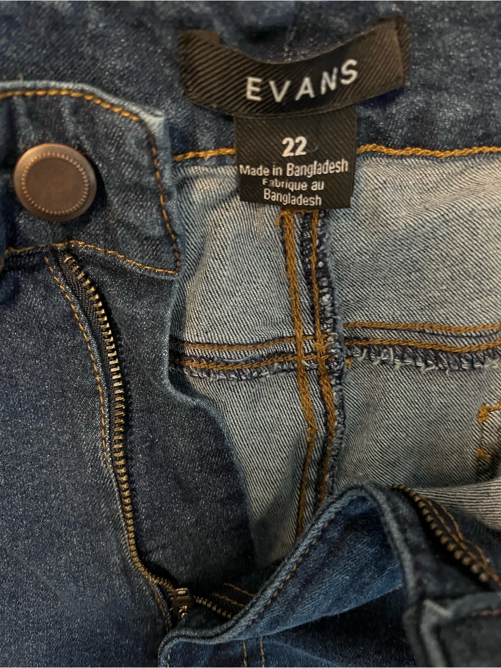 Women's Mid-Rise Blue Denim Rolled-Cuff Jean Shorts - Picture 3 of 3